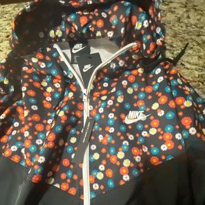 brand new nike zip up windbreaker with tags NEVER WORN!